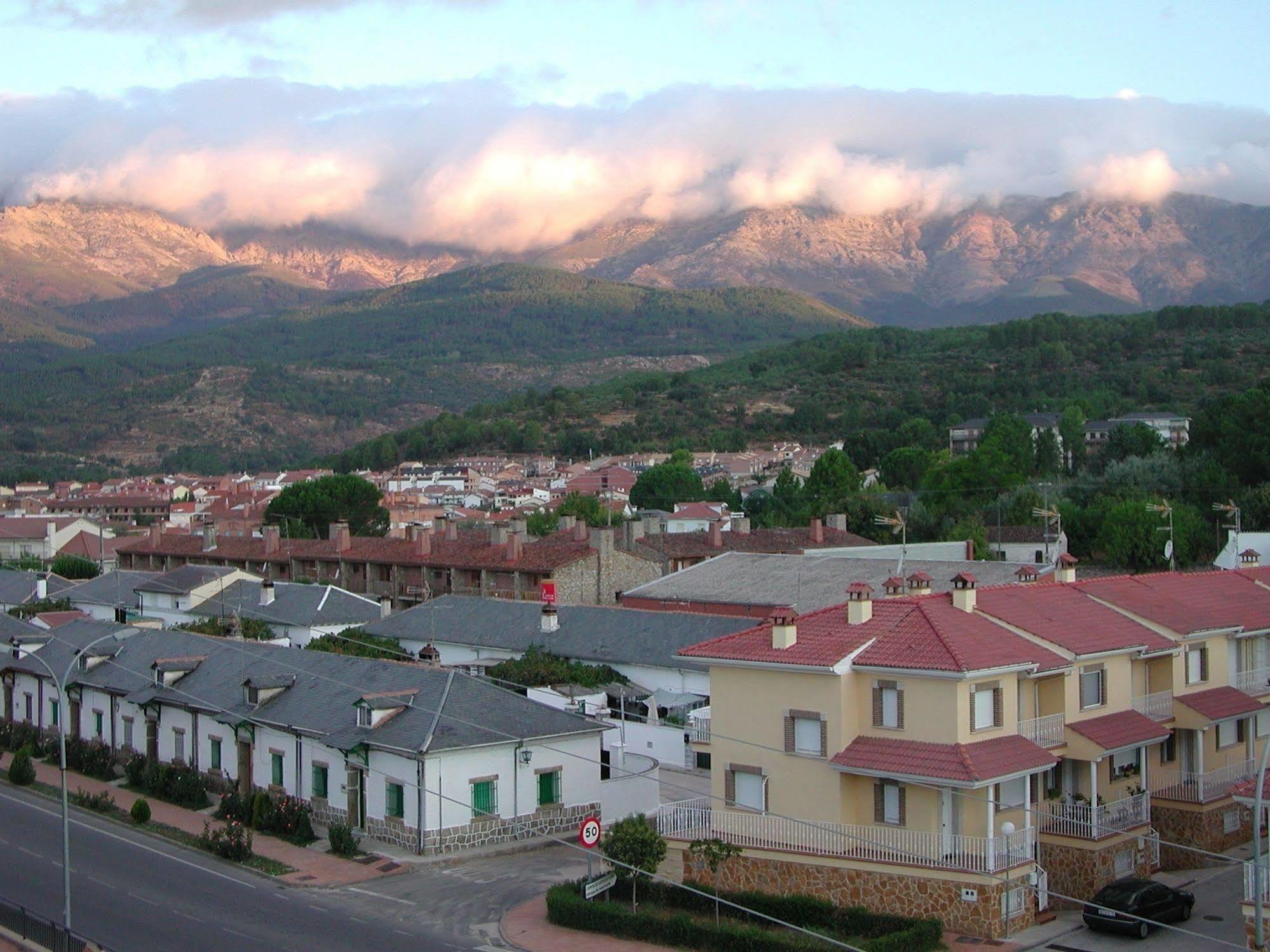 Hostal Avenida Arenas de San Pedro Εξωτερικό φωτογραφία