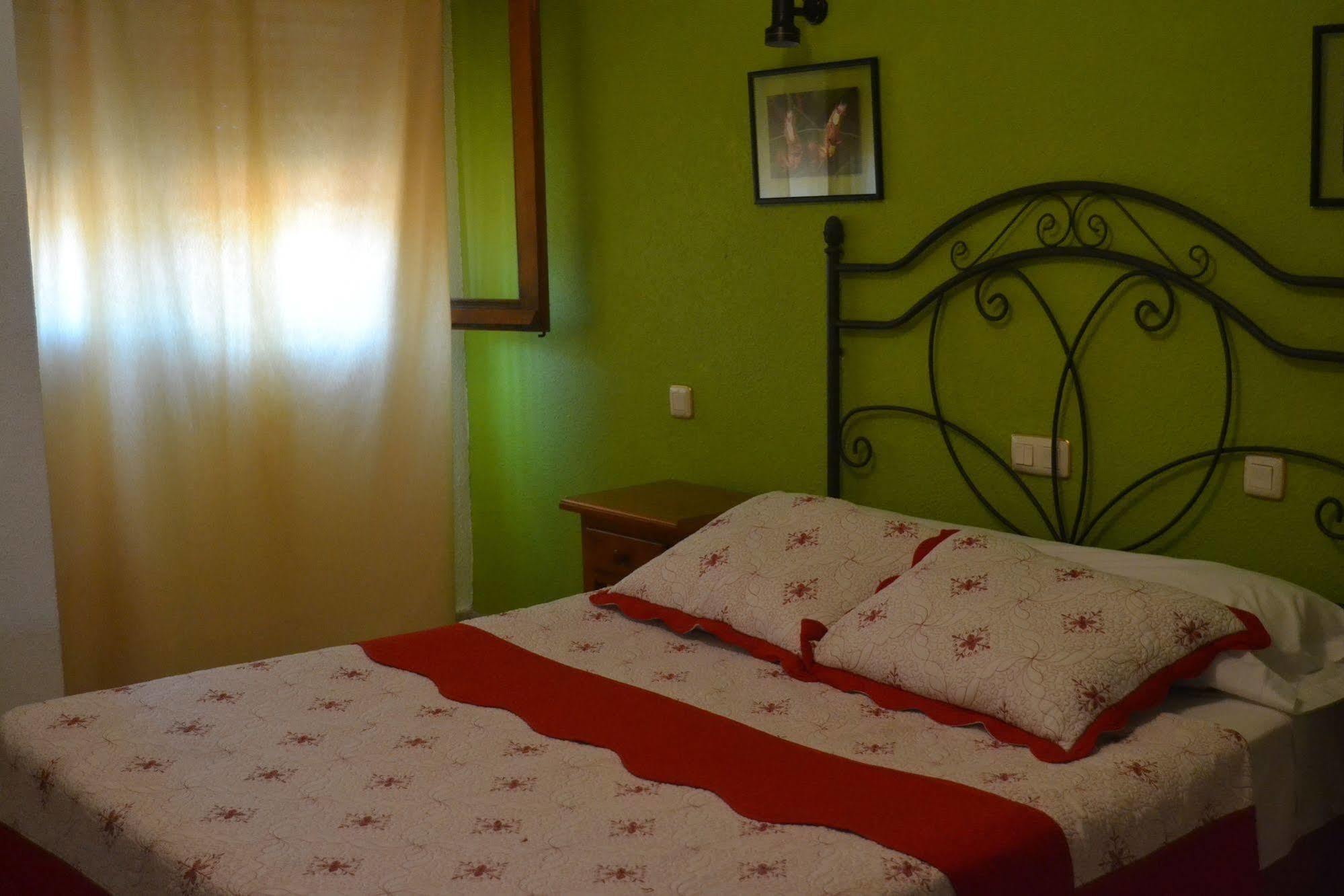 Hostal Avenida Arenas de San Pedro Εξωτερικό φωτογραφία